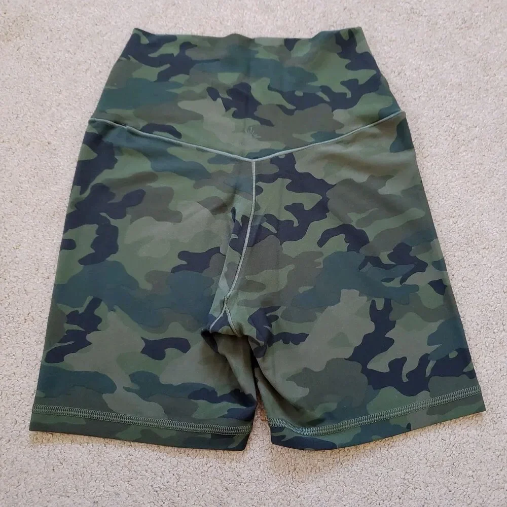 OFFLINE By Aerie Real Me Crossover High Waisted 3" Bike Short Camouflage Size M - Picture 3 of 7
